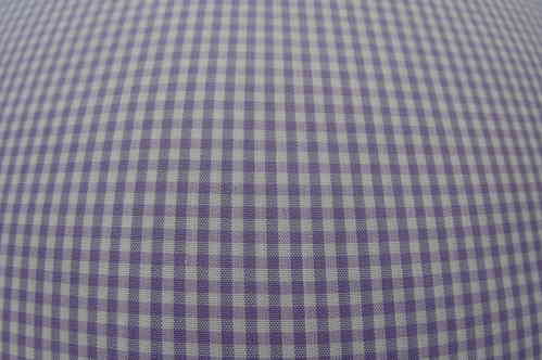 Tela Vichy cuadro pequeño violeta. Ancho 1,50mts aprox. Cantidad mínima 0,50mts)