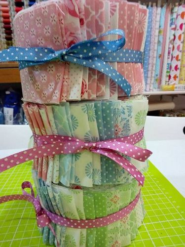 RING A ROSES.  Jelly Roll GUTTERMAN Colection. 34 units of 110cmx7cm each.