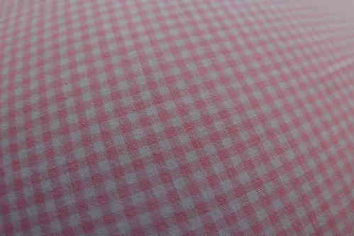 Tejido 100% algodón. Cuadro pequeño rosa. Ancho de tela aprox. 140cm.