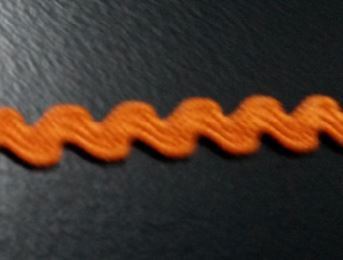 Picolina 2mm. Las más estrecha. Color: Naranja.