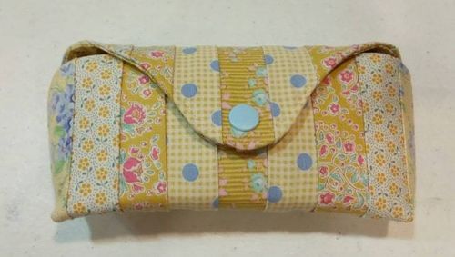KIT GLASSES CASE: HAPPY CAMPER YELLOW. Materials and instructions.